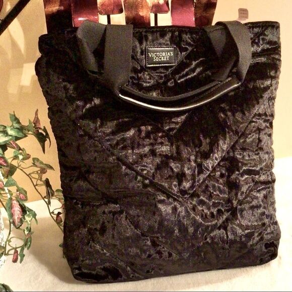 BEAUTIFUL BLACK PLUSH VICTORIA’S SECRET TOTE NEW - Picture 1 of 14